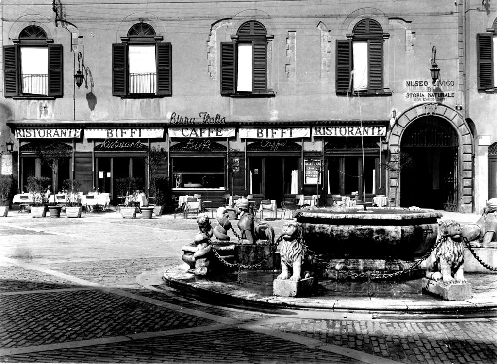 Gli edifici di Piazza Vecchia · Historify