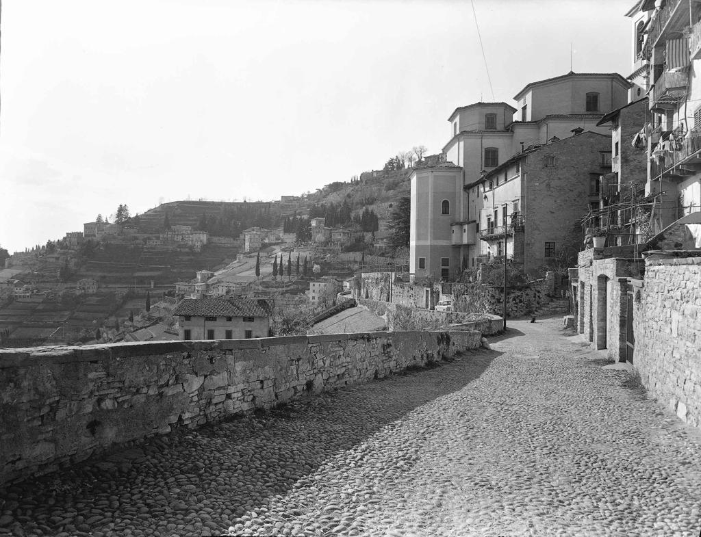 Via degli Orti e Chiesa di Santa Grata Inter Vites · Historify