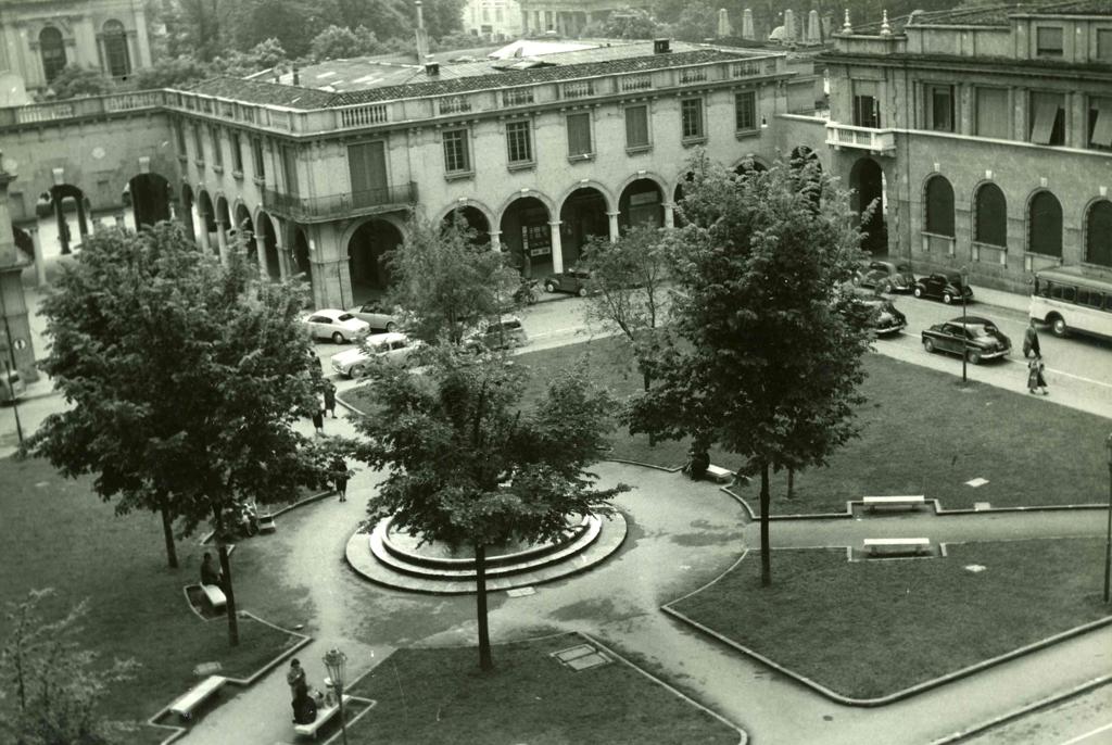 Vista Su Piazza Dante Alighieri · Historify