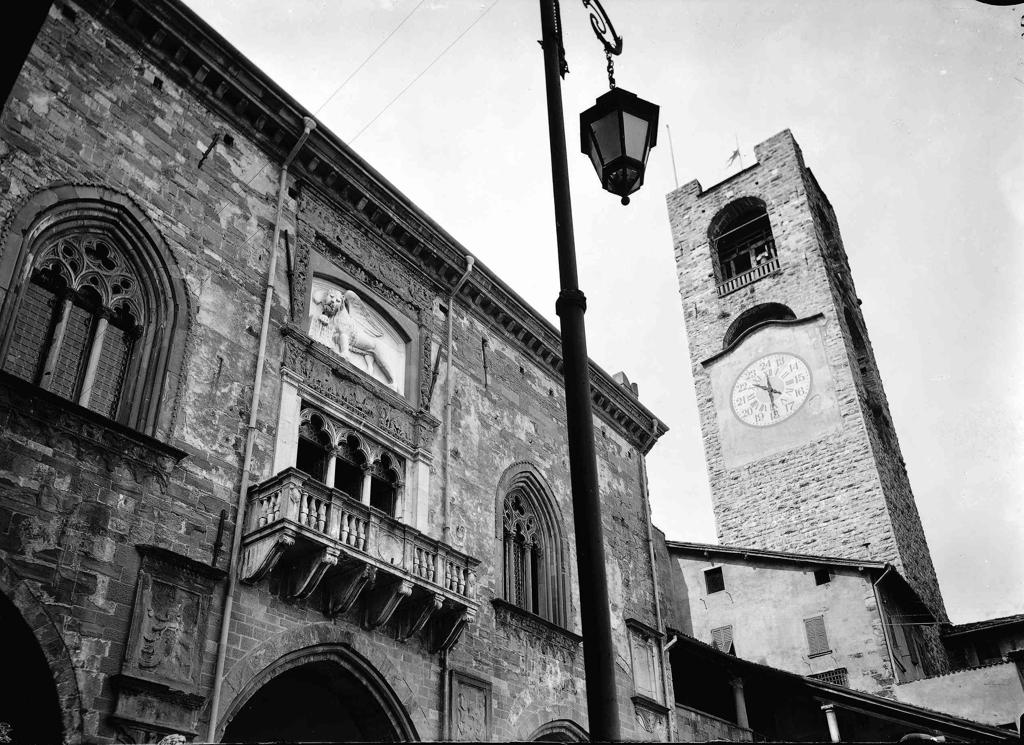 Campanone · Historify