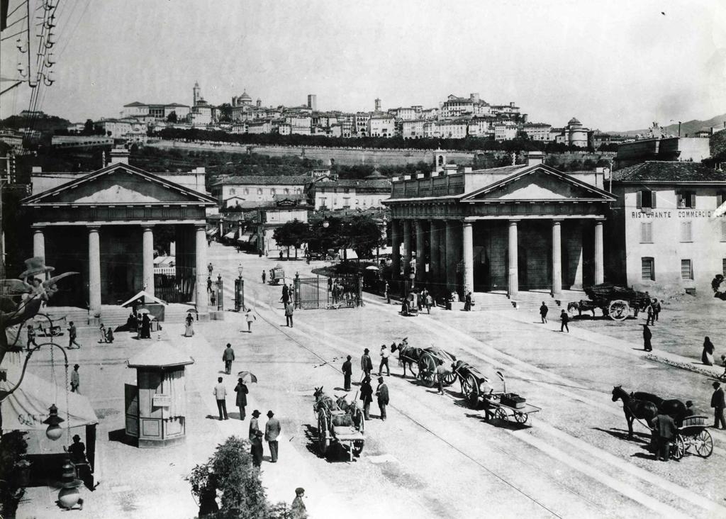Porta Nuova a fine Ottocento · Historify