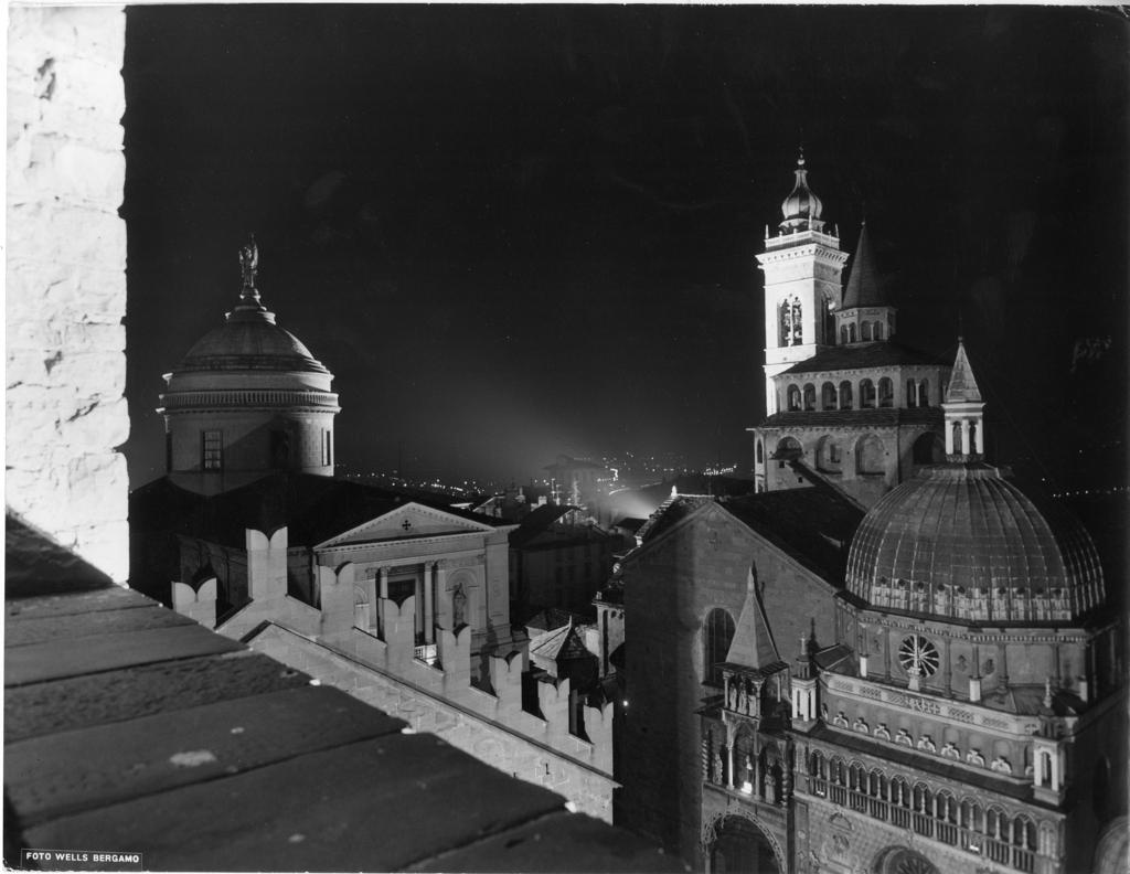 Affacciandosi su Piazza Duomo · Historify