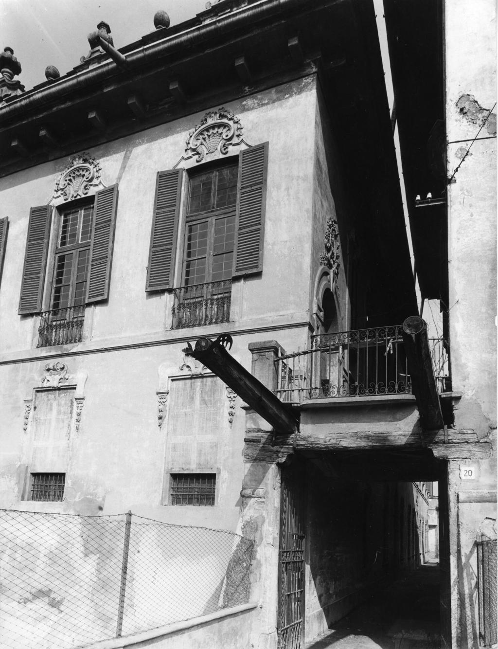 Castello Di Brignano · Historify