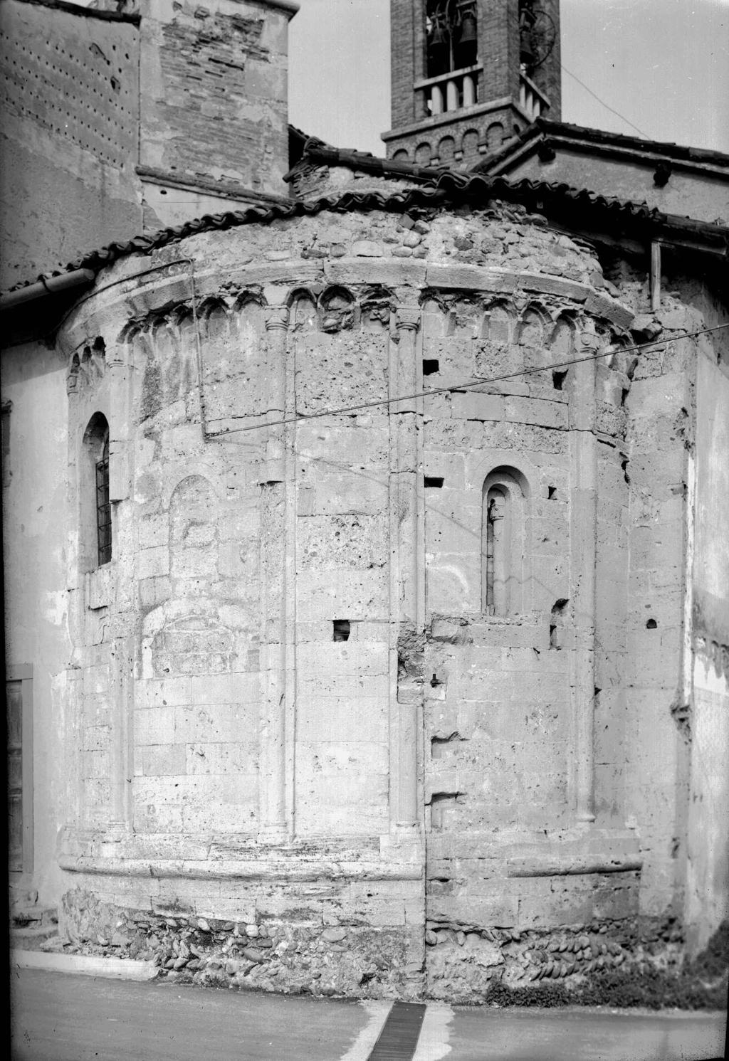 Particolare di chiesa · Historify