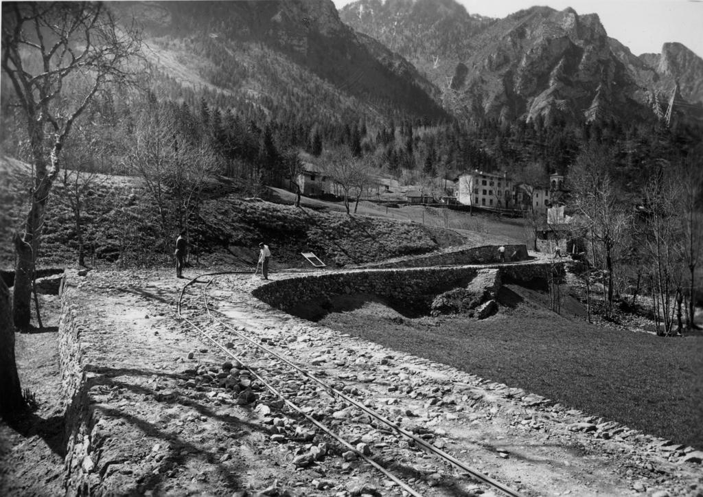 Strada In Costruzione A Piazza Brembana · Historify
