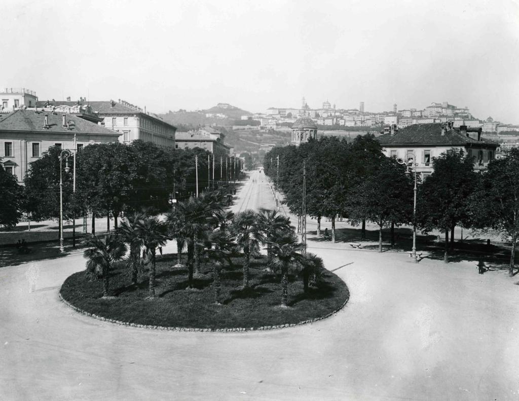 Piazza Marconi · Historify