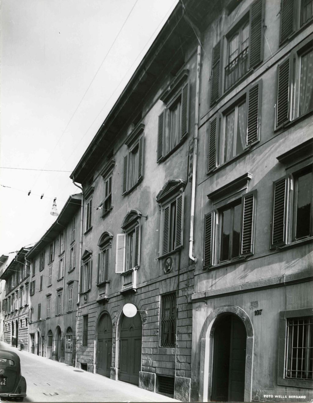 Via Pignolo · Historify
