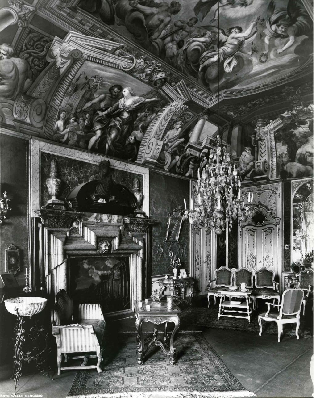 Sala Rossa, Palazzo Terzi · Historify