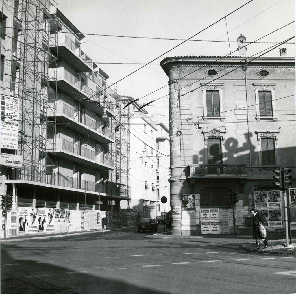 Incrocio Di Strade · Historify