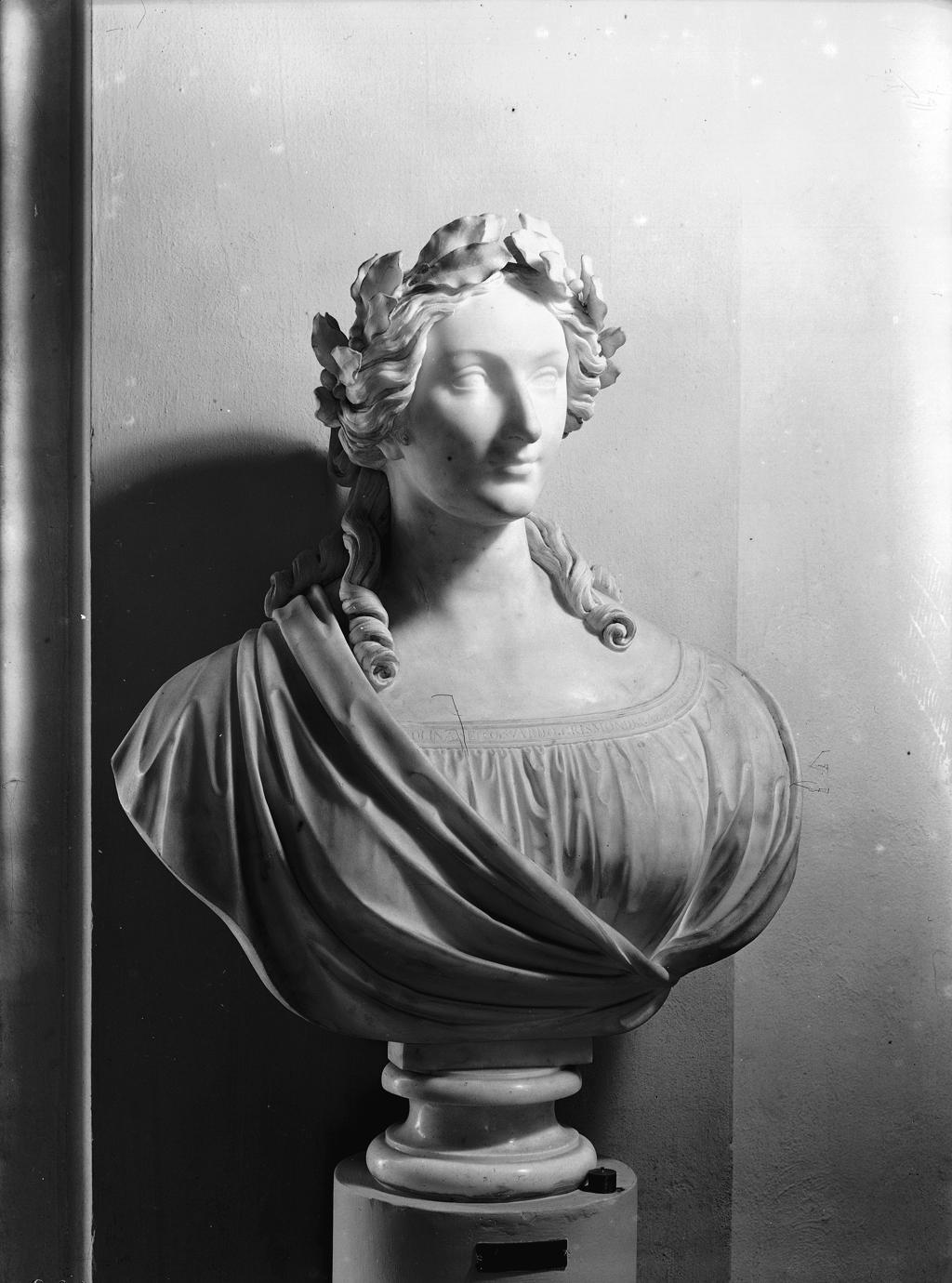 Busto · Historify