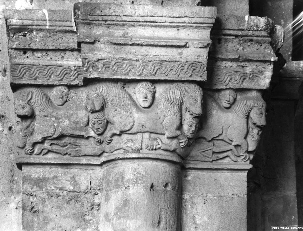 Particolare di alcuni Capitelli della Basilica S. Giulia · Historify