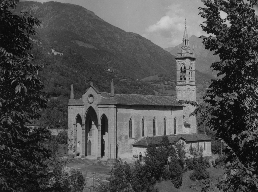 Veduta Chiesa Di San Martino Vescovo, Piazza Brembana · Historify