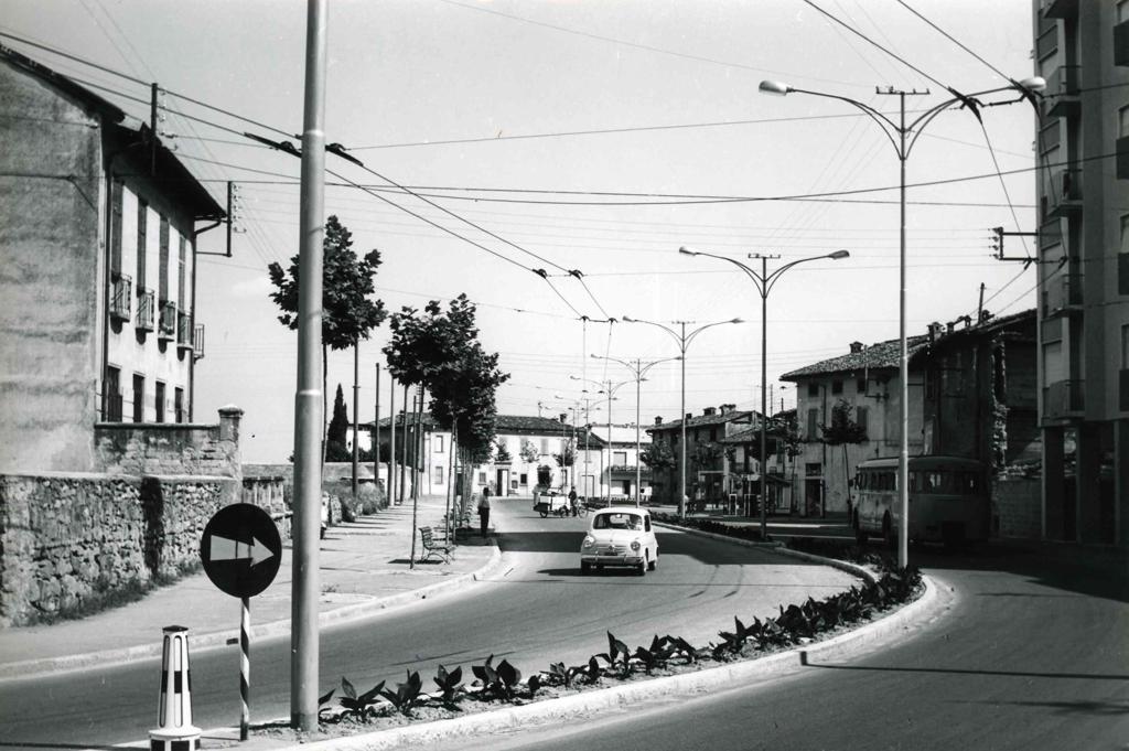 Strade In Paese · Historify