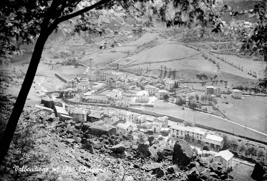 Valbondione dall'alto · Historify