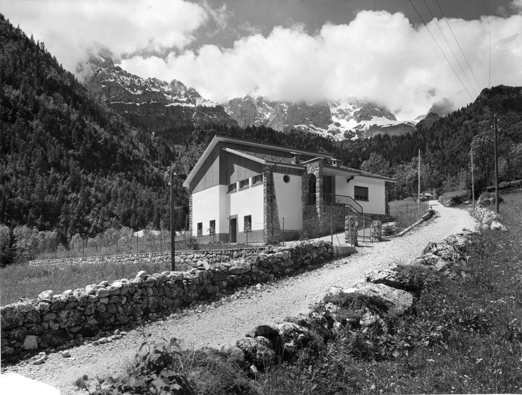 Scuola elementare di Valcanale, Ardesio · Historify