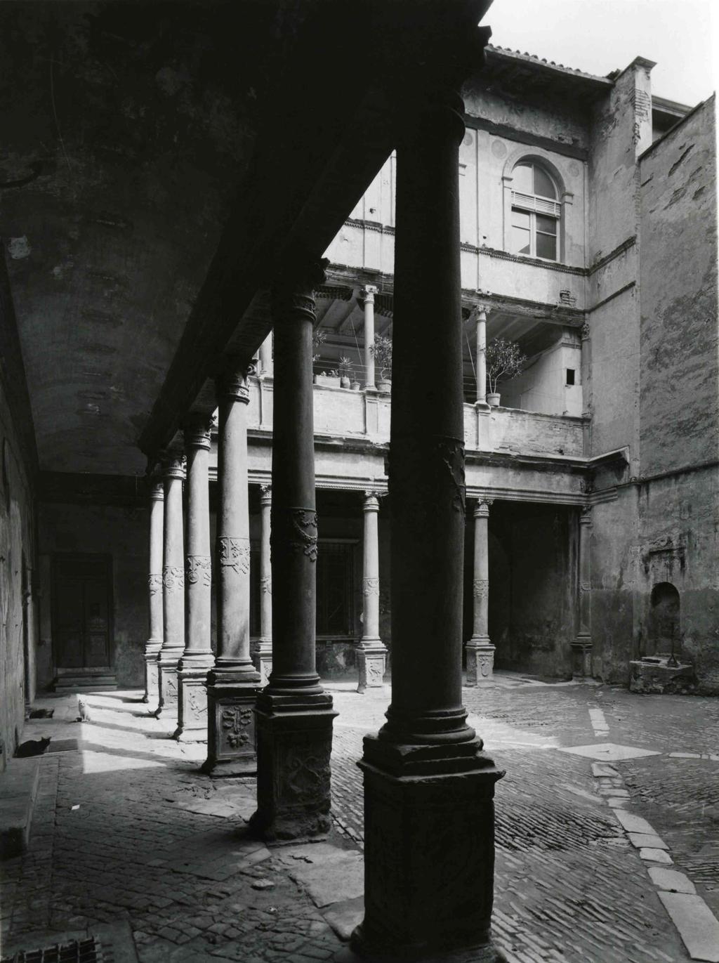 Cortile In Via Pignolo · Historify