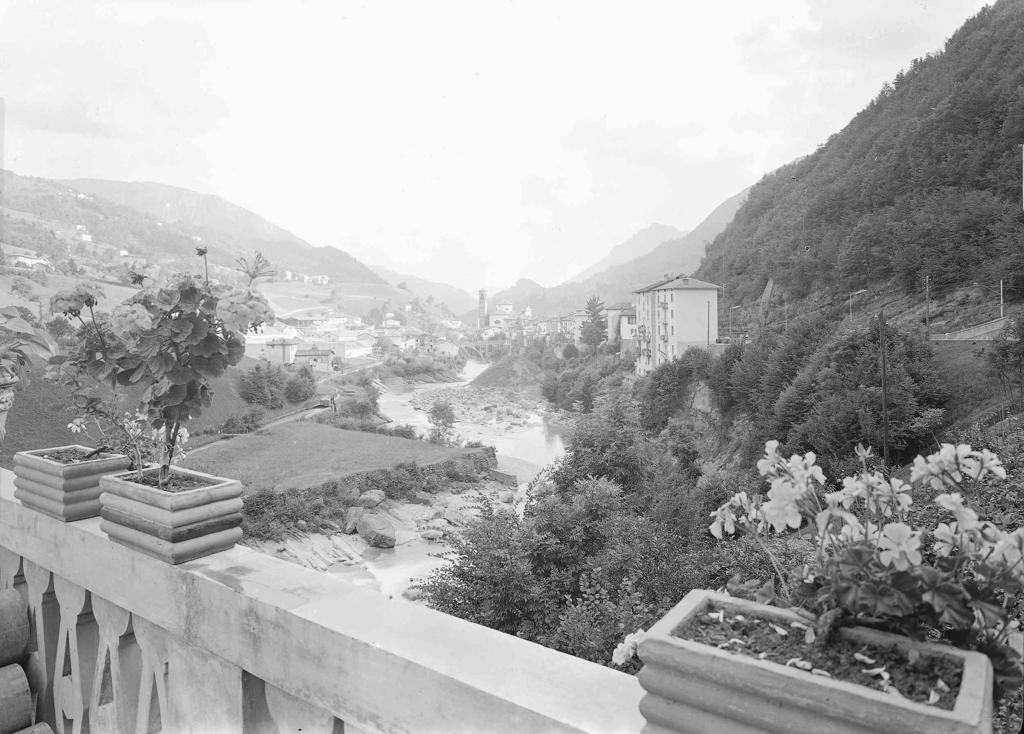 Vista dal balcone · Historify