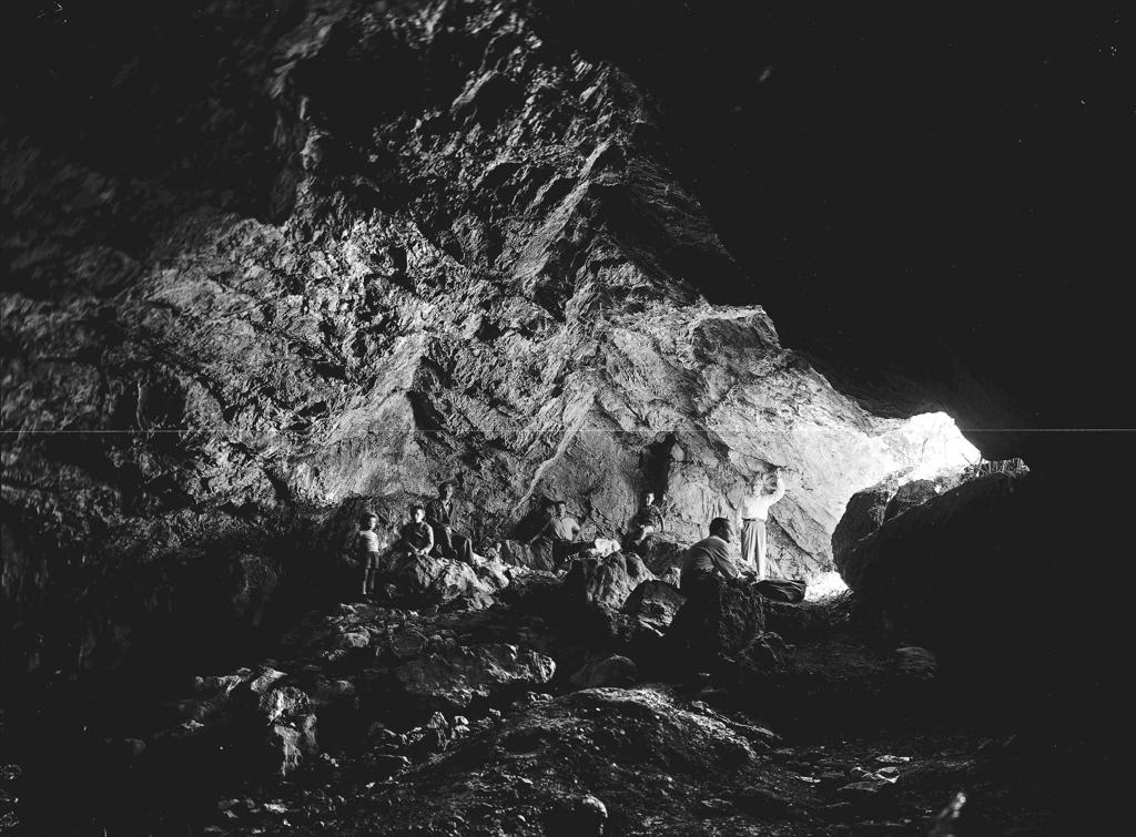 Grotta · Historify