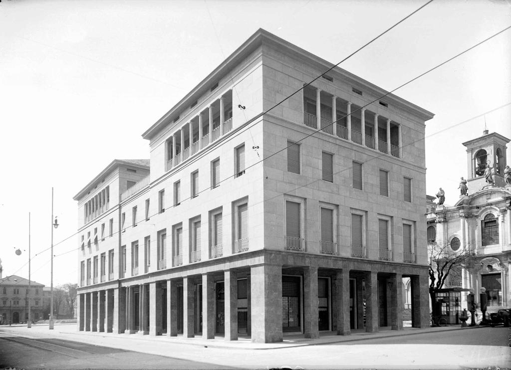 Via Locatelli, Bergamo · Historify