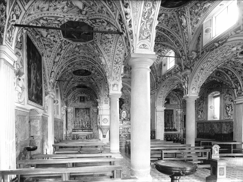 Interno Chiesa Con Soffitti Affrescati · Historify
