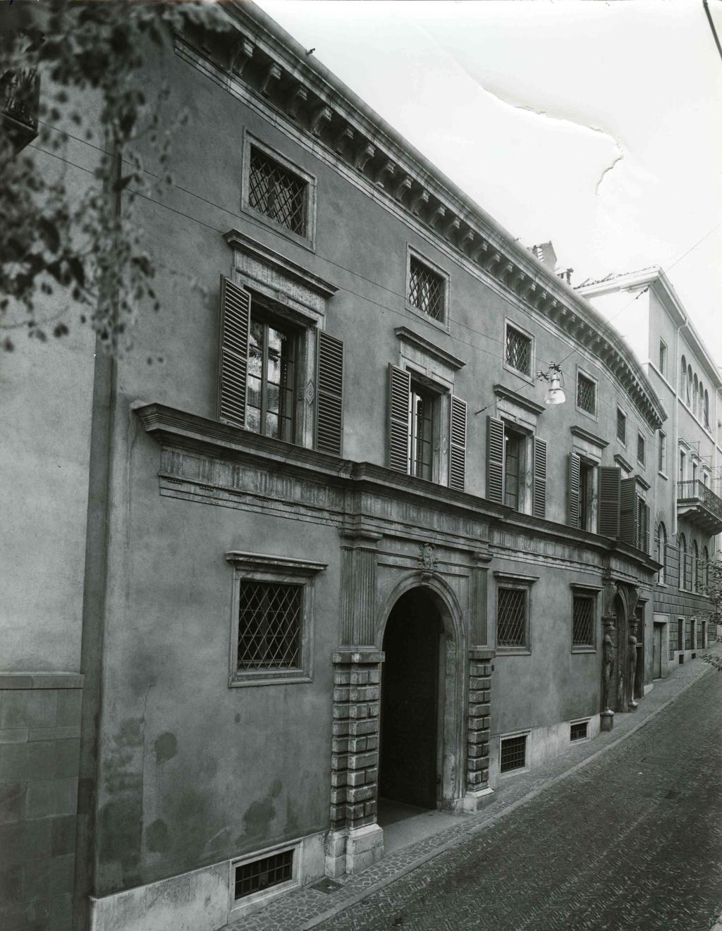 Casa Pesenti · Historify
