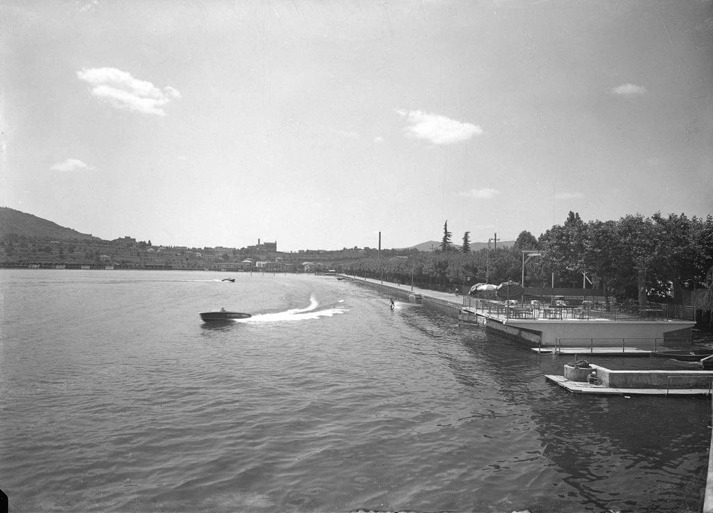 Barca Sul Lago · Historify
