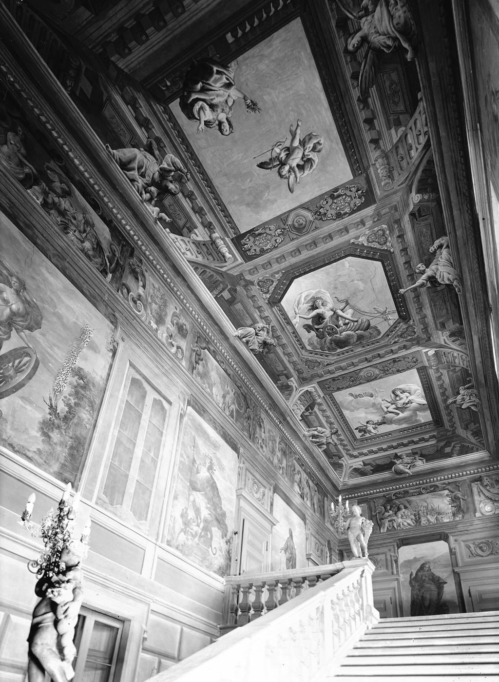 Scala Decorata · Historify