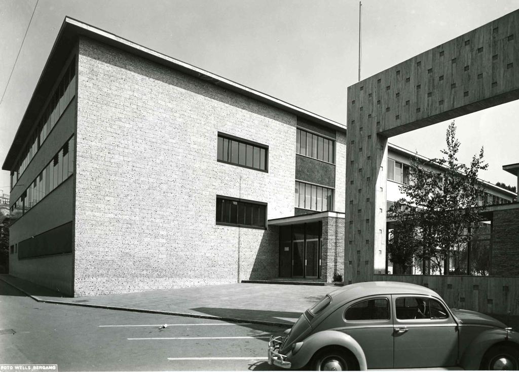 Scuola Primaria Locatelli In Via Pradello · Historify