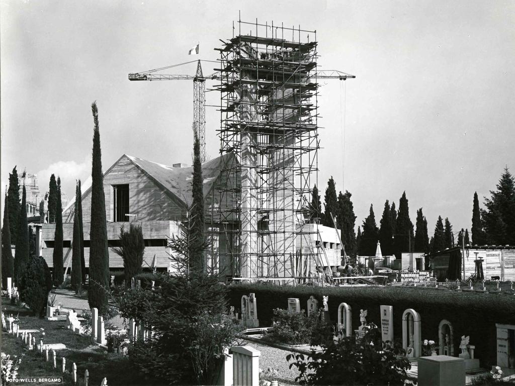 Lavori Nel Cimitero · Historify
