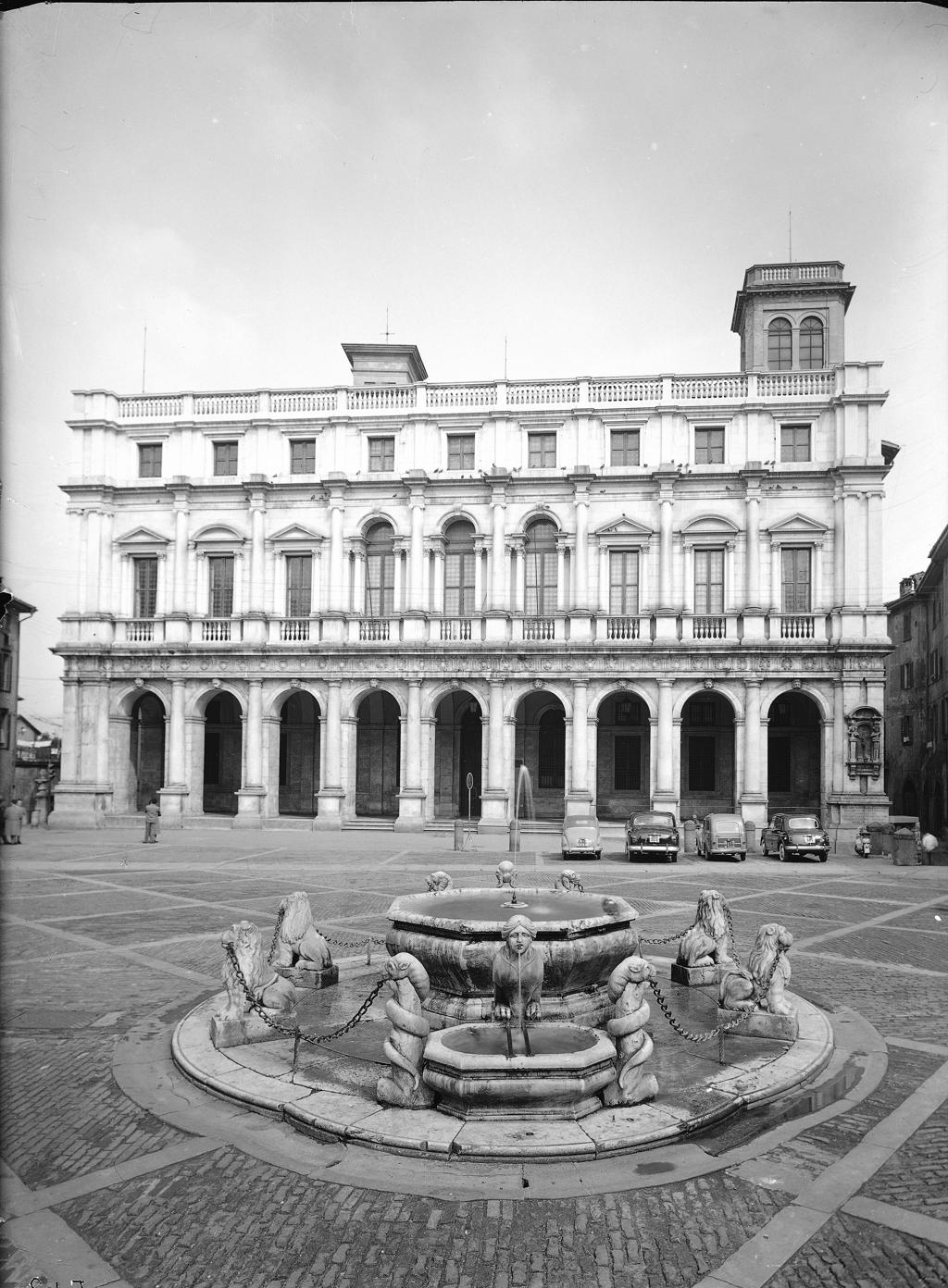 Palazzo Nuovo e Fontana Contarini · Historify