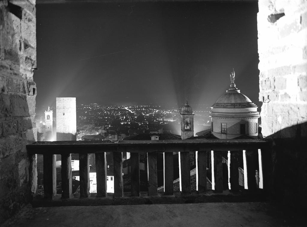 Paesaggio notturno da Città Alta · Historify
