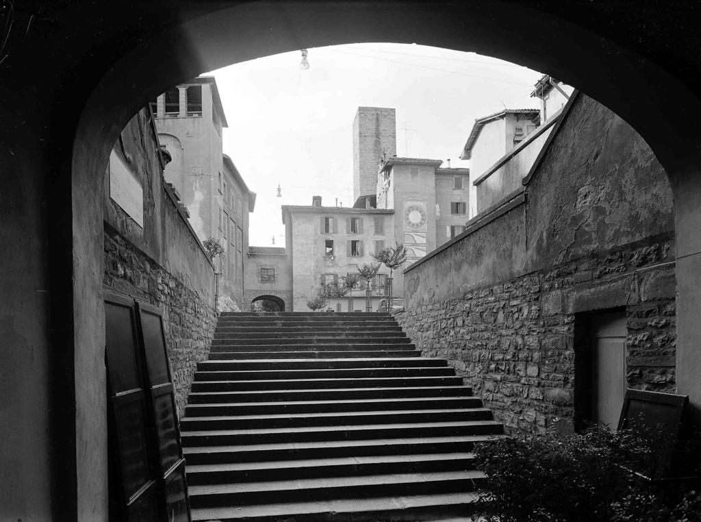 Torre Di Gombito · Historify