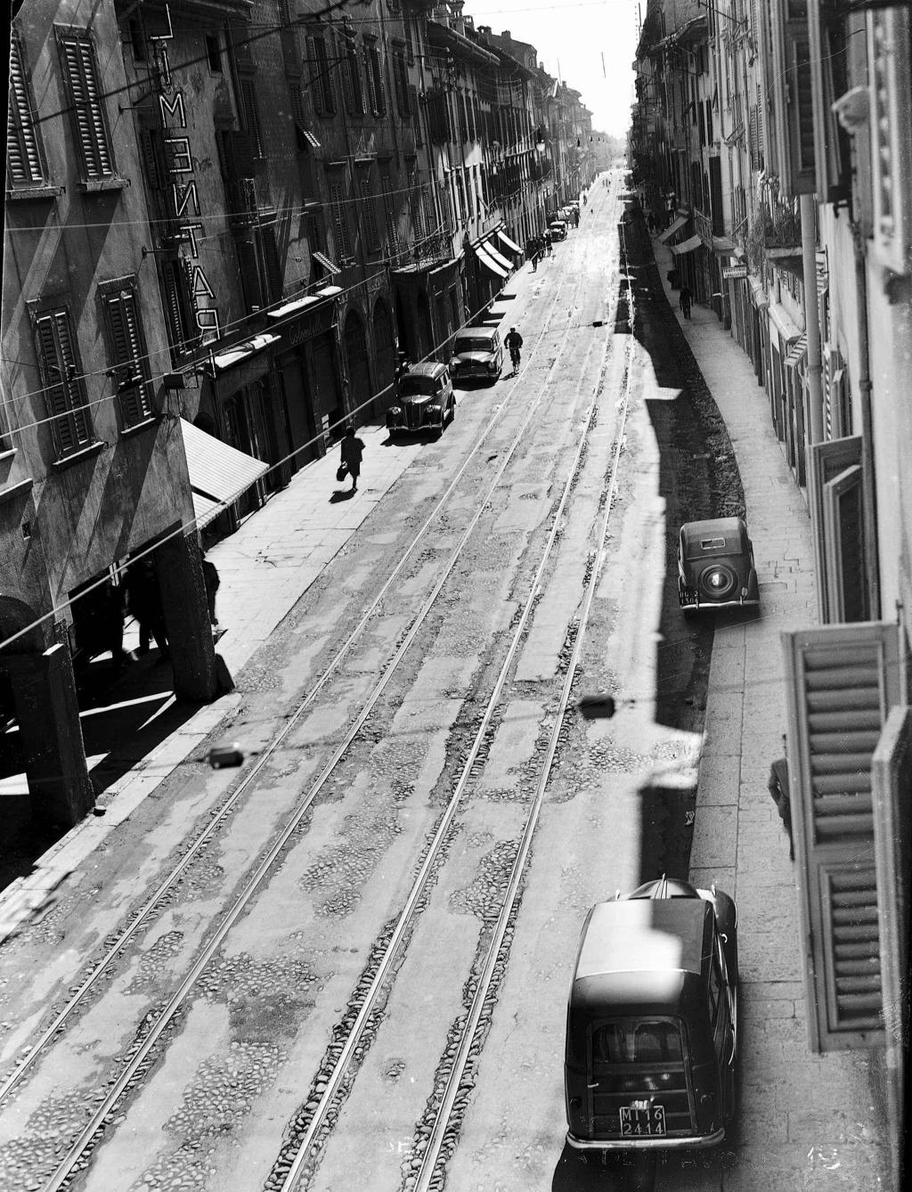 Paesaggio Urbano – Rotaie Del Tram · Historify