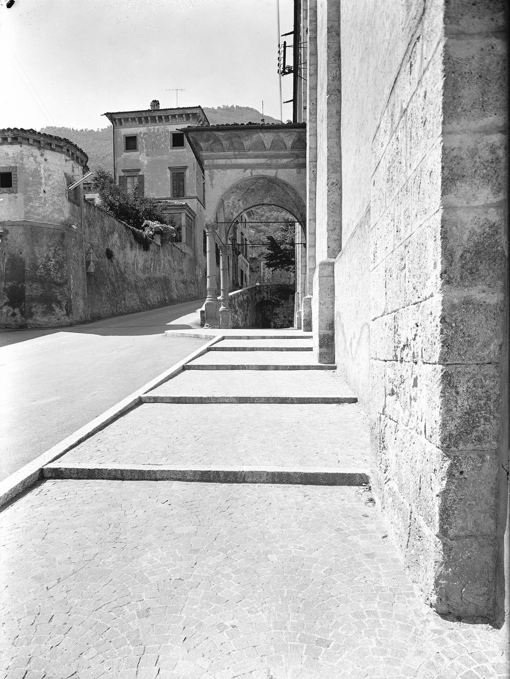 Lovere - Esterno Chiesa · Historify