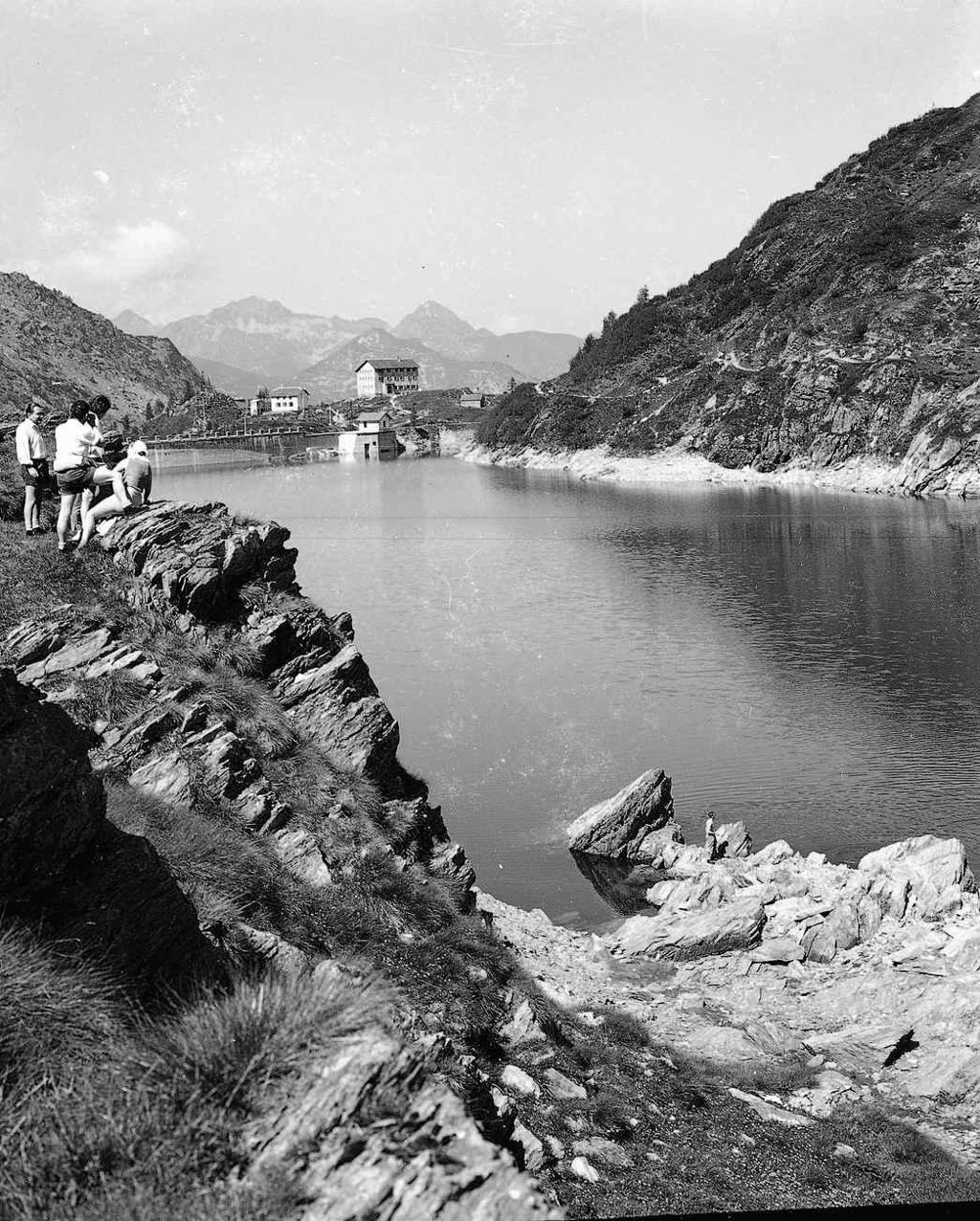 Lago In Montagna · Historify