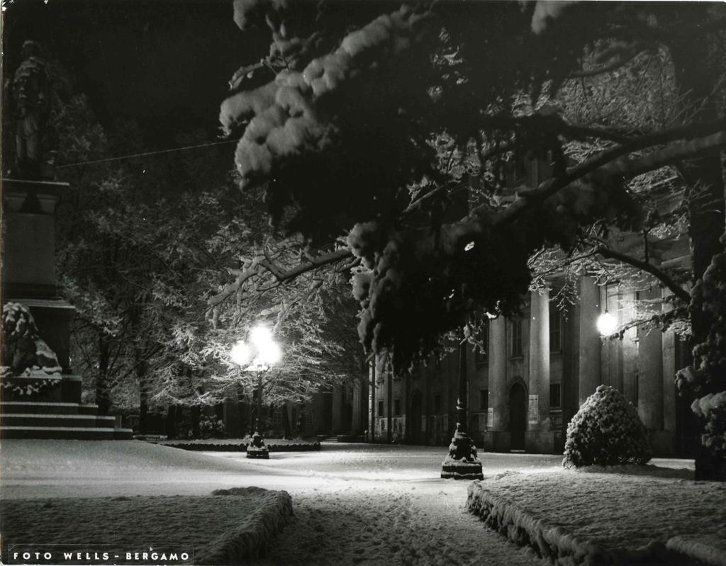 Neve In Piazza Giacomo Matteotti, Bergamo · Historify