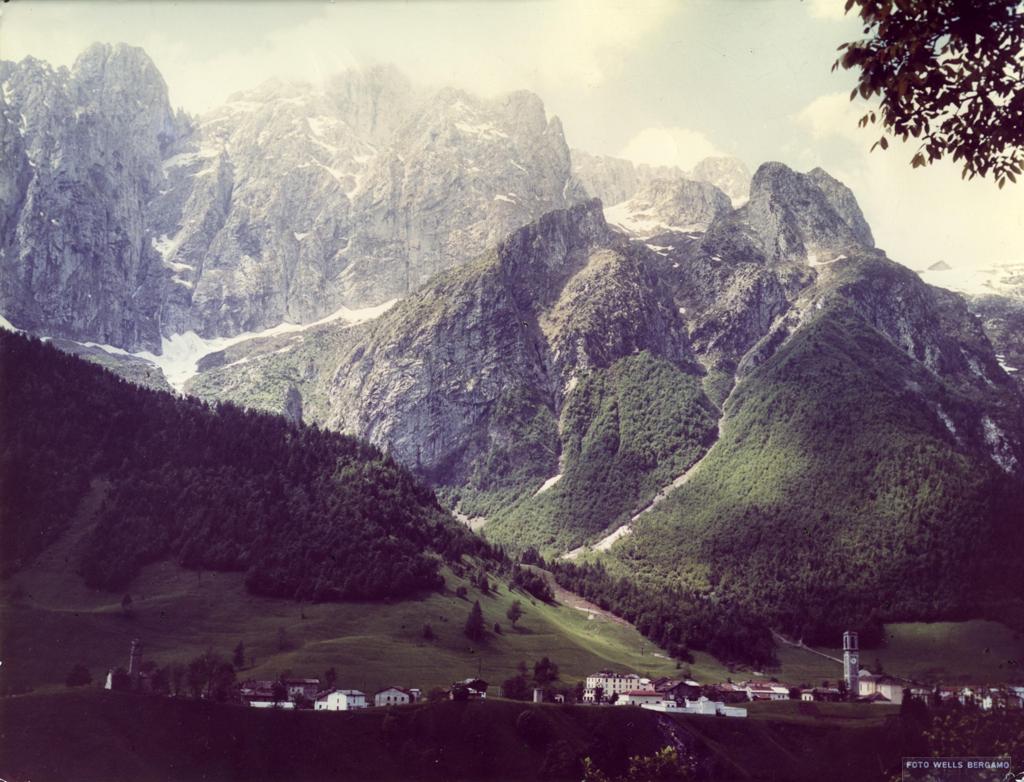 Veduta Di Castione Della Presolana · Historify