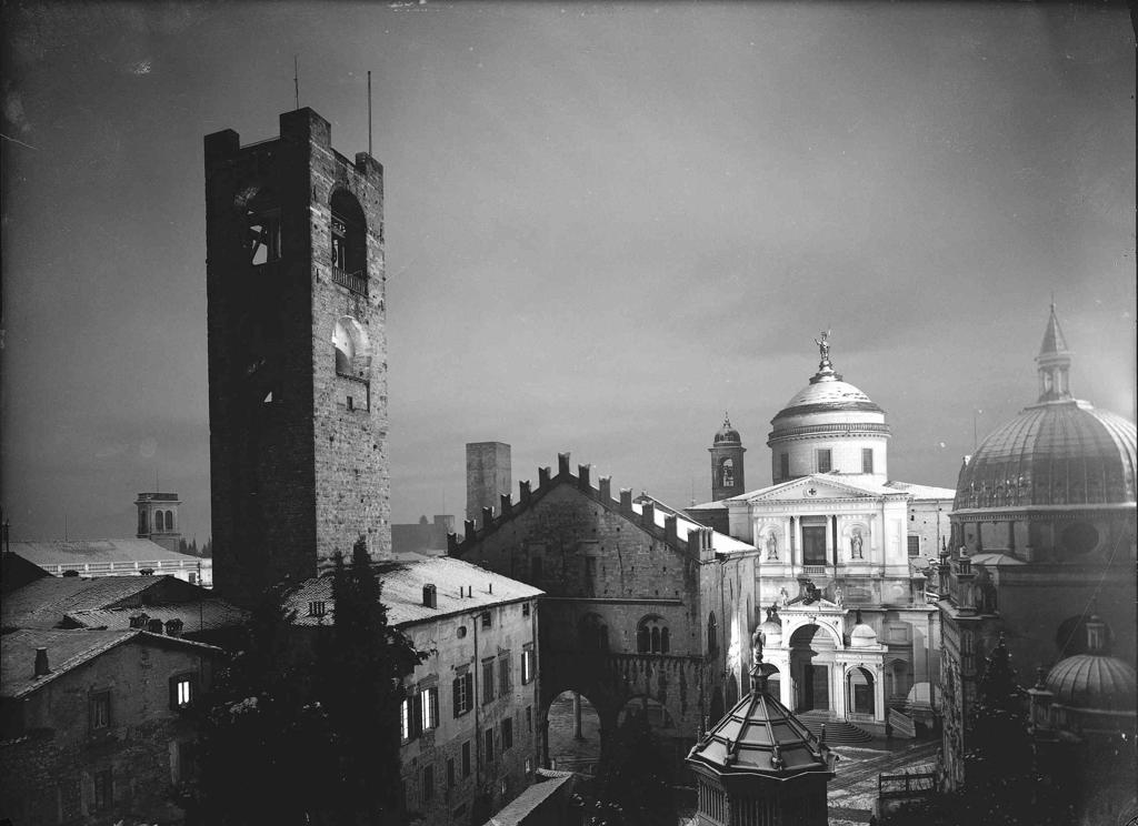 Piazza Duomo · Historify