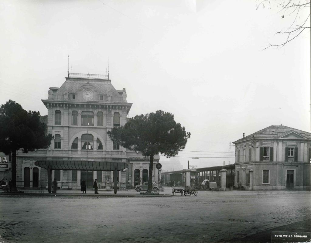 Stazione Fvb E Fvs Con Pensilina Atb · Historify