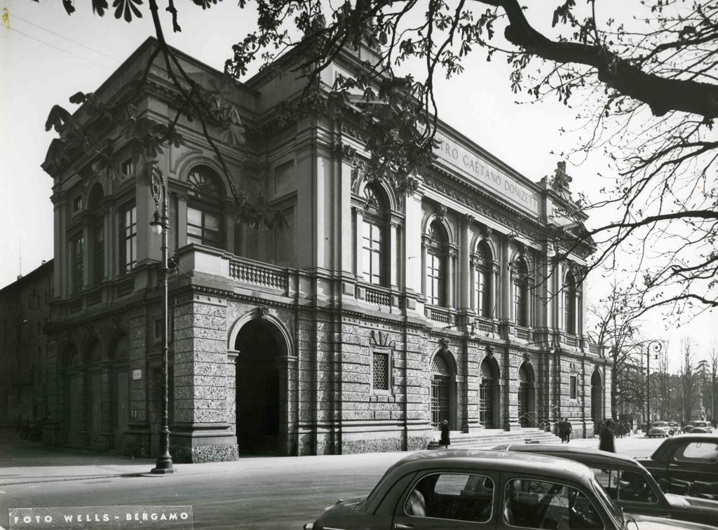 Vista Teatro Donizetti · Historify