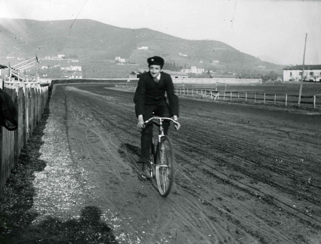 In Bicicletta · Historify