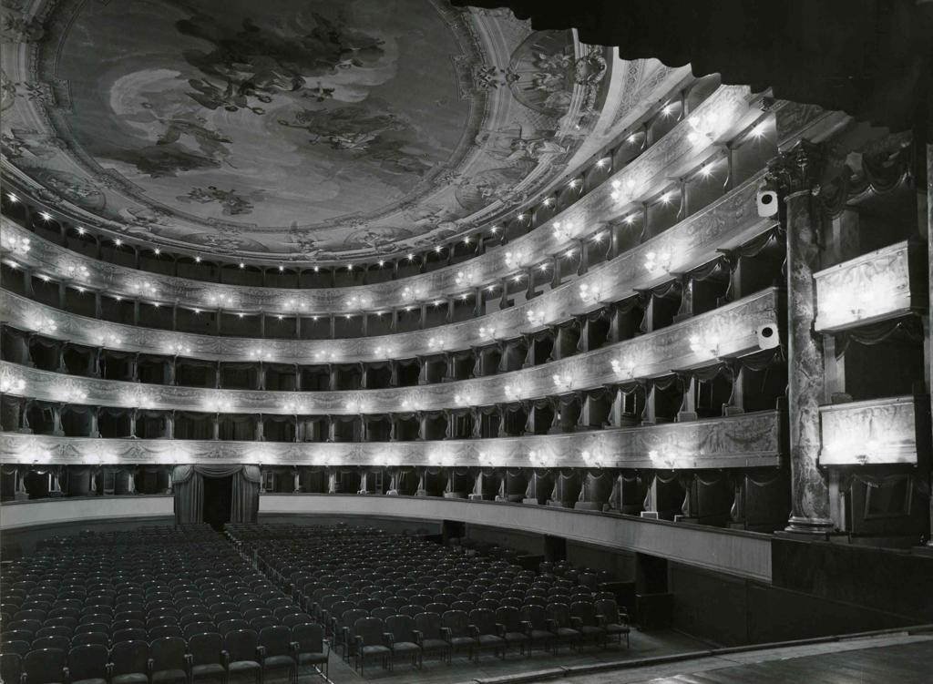 Interno Teatro Donizetti · Historify