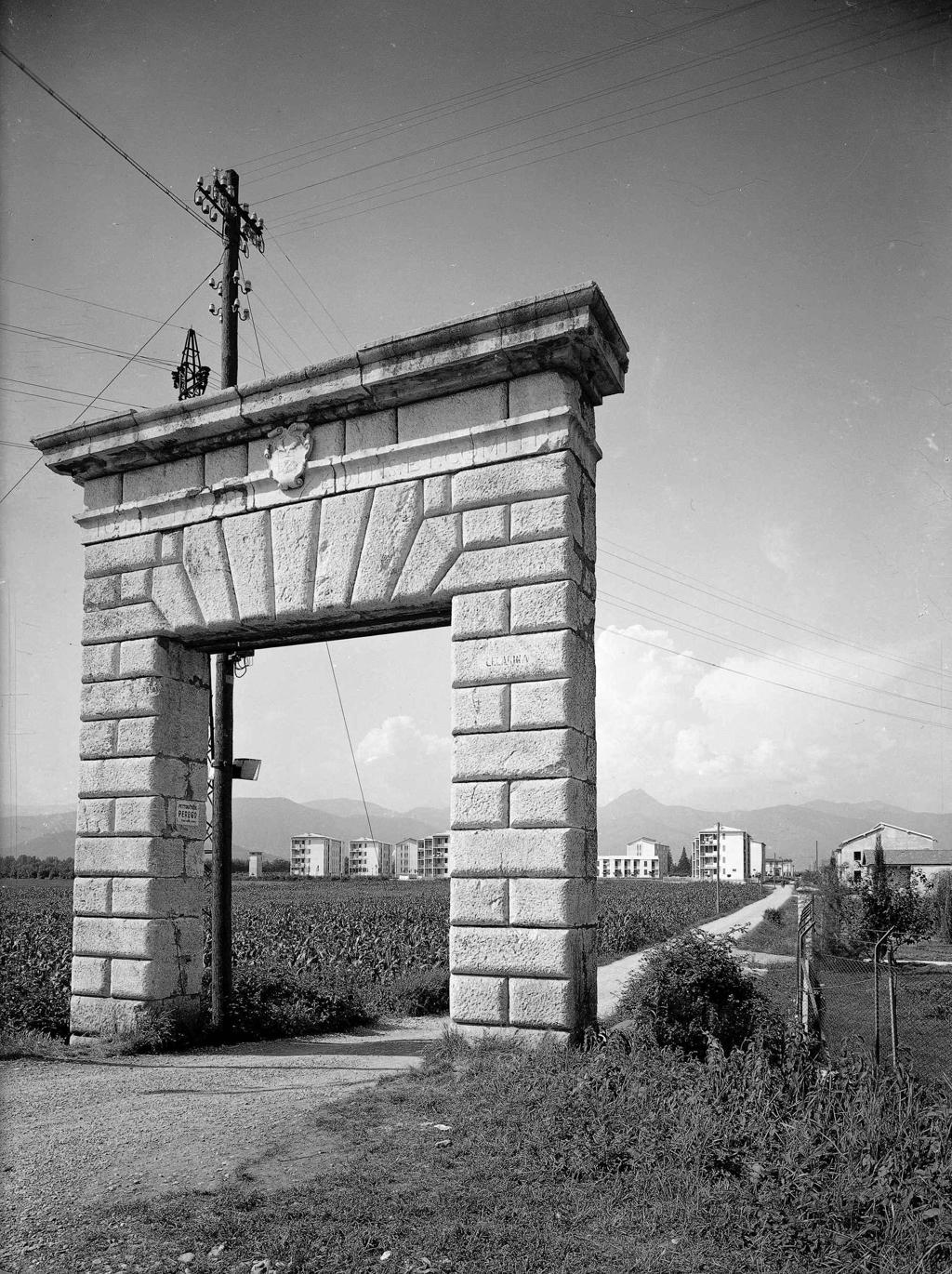Portone Del Diavolo · Historify
