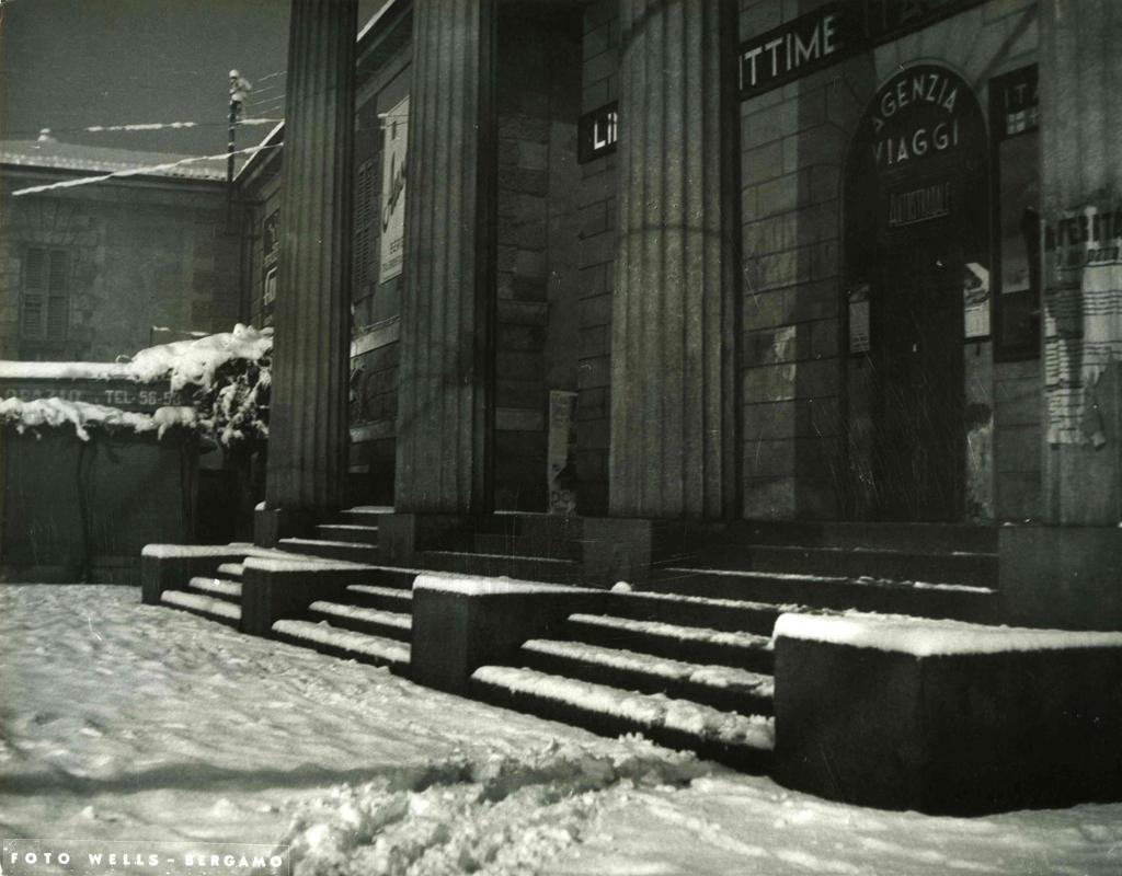 Neve Sui Propilei · Historify