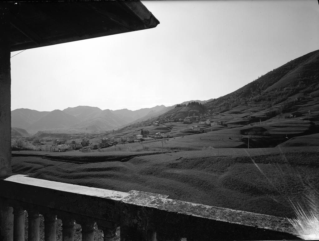 Paesaggio Con Casa · Historify