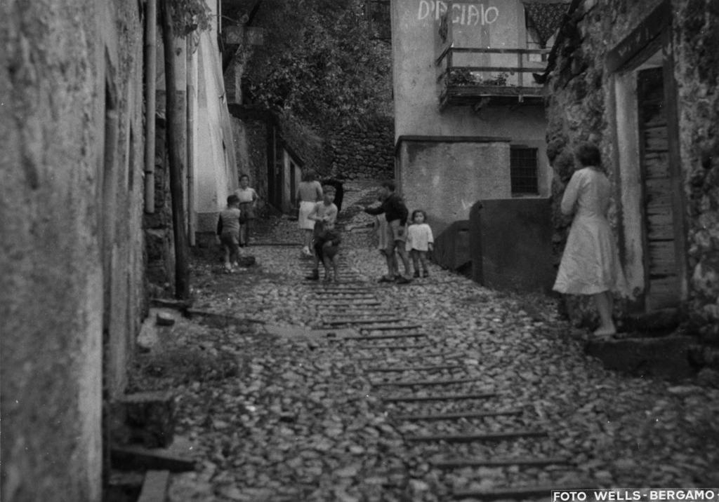 Bambini A Predore · Historify