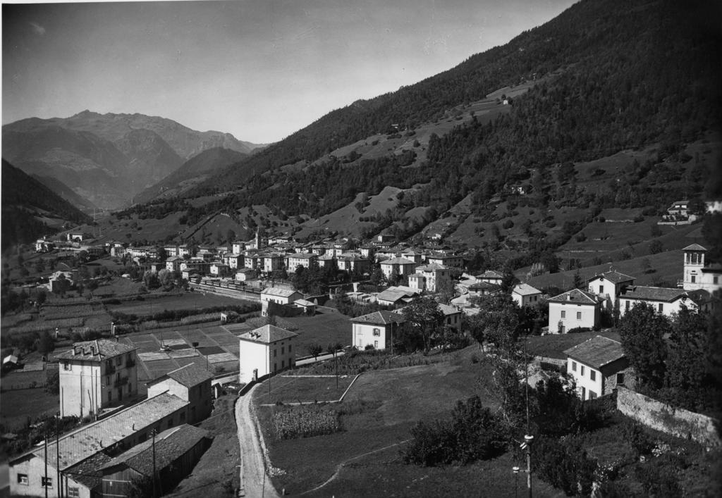 Vista su Piazza Brembana · Historify