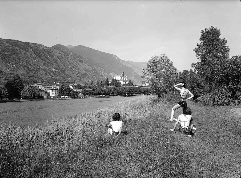 Osservando Al Sole · Historify