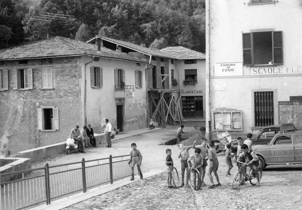 Scuole Elementari Cusio · Historify
