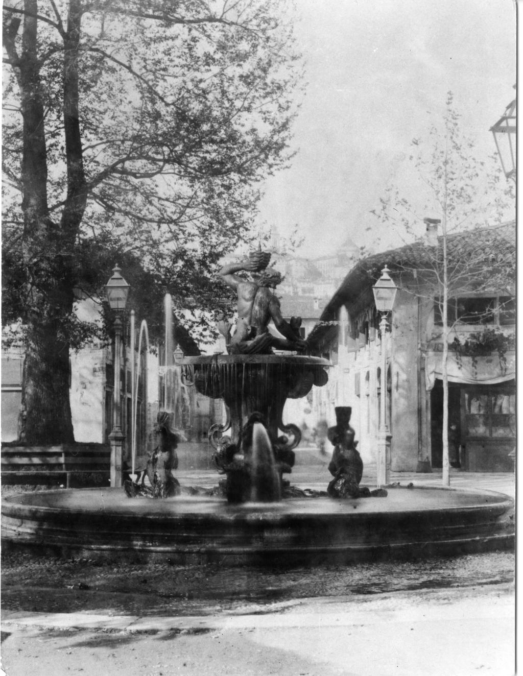 Fontana di Piazza Dante · Historify